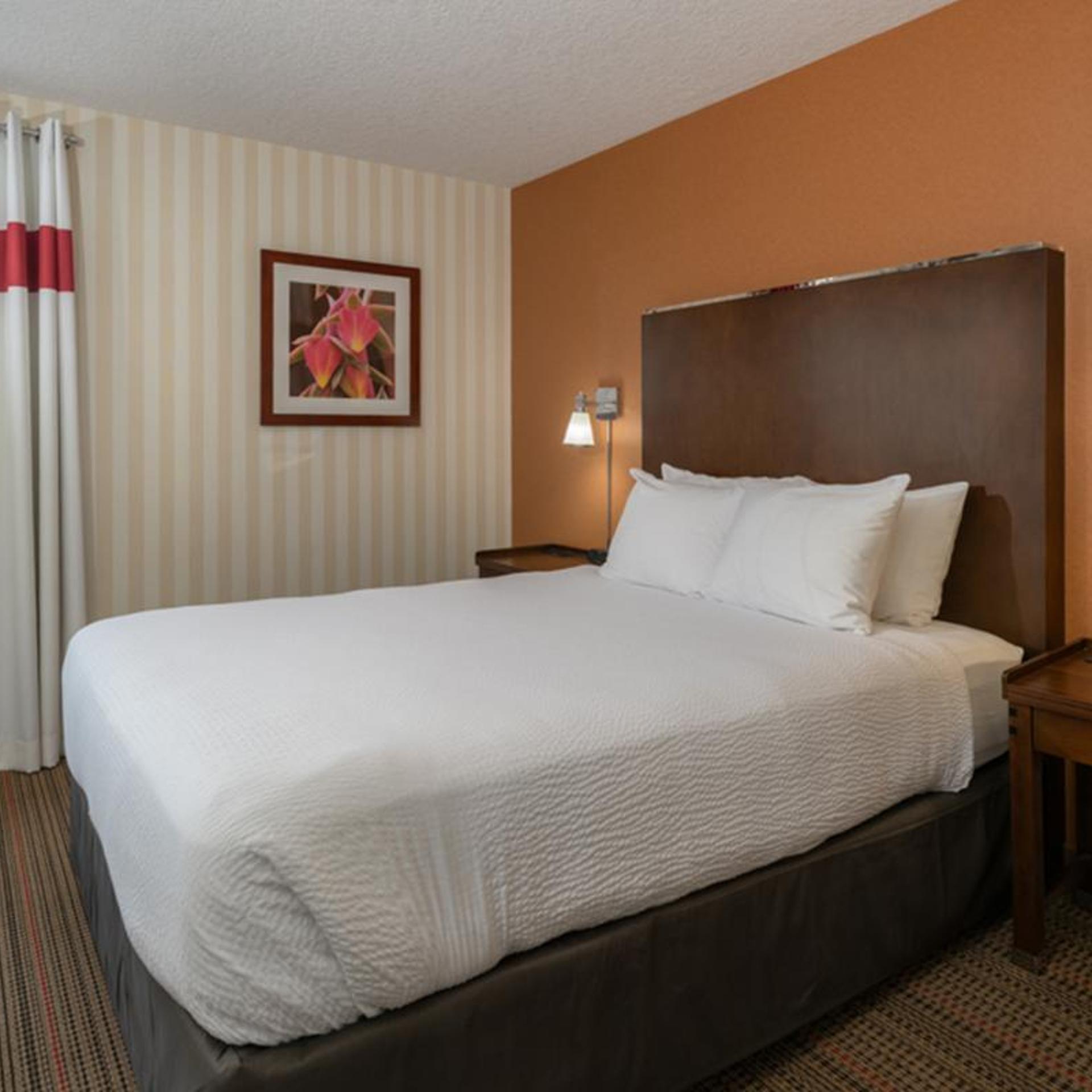 2 Bedrooms, Suite, 2 Bathrooms