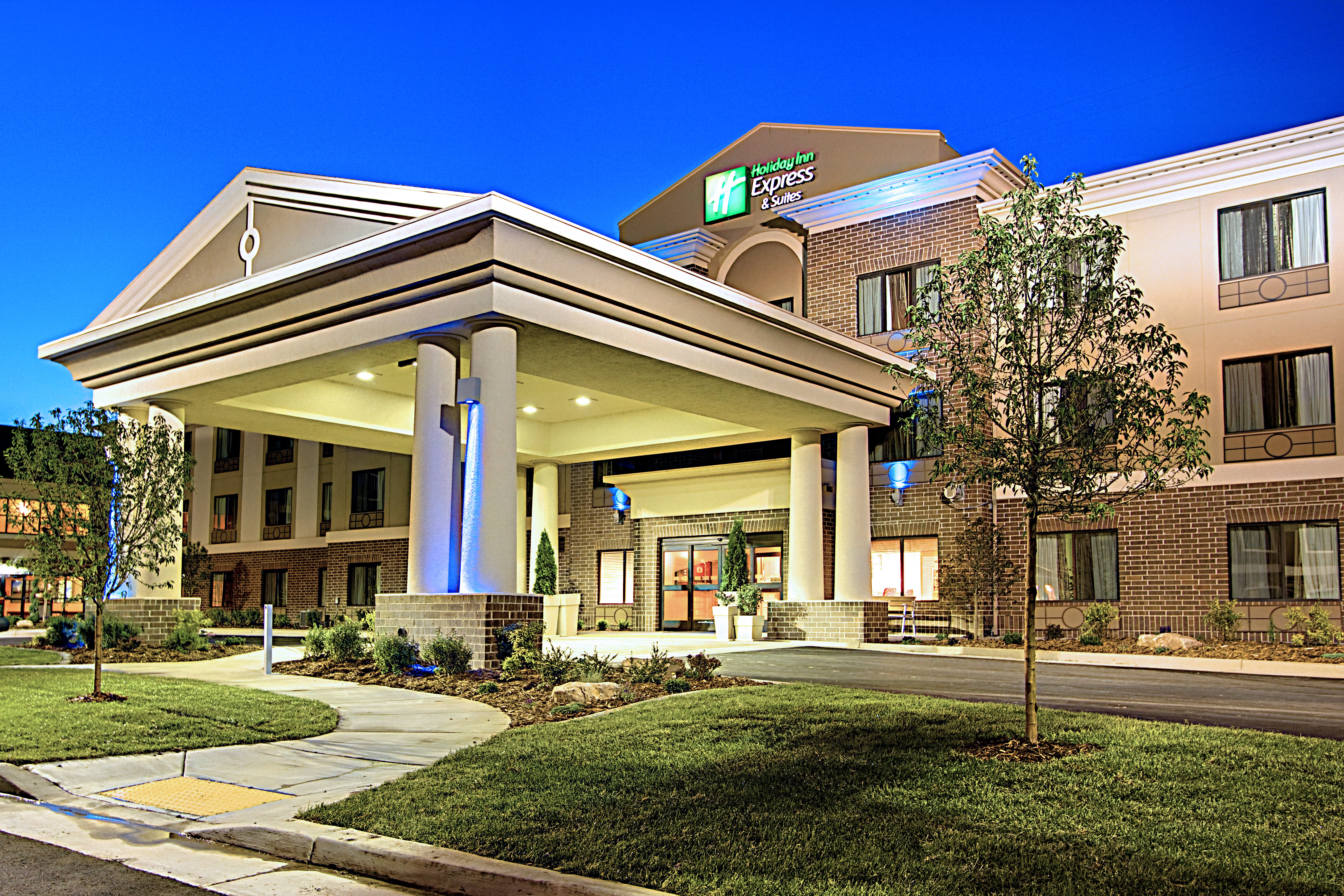 Holiday Inn Express & Suites Salt Lake City West Valley 2/28
