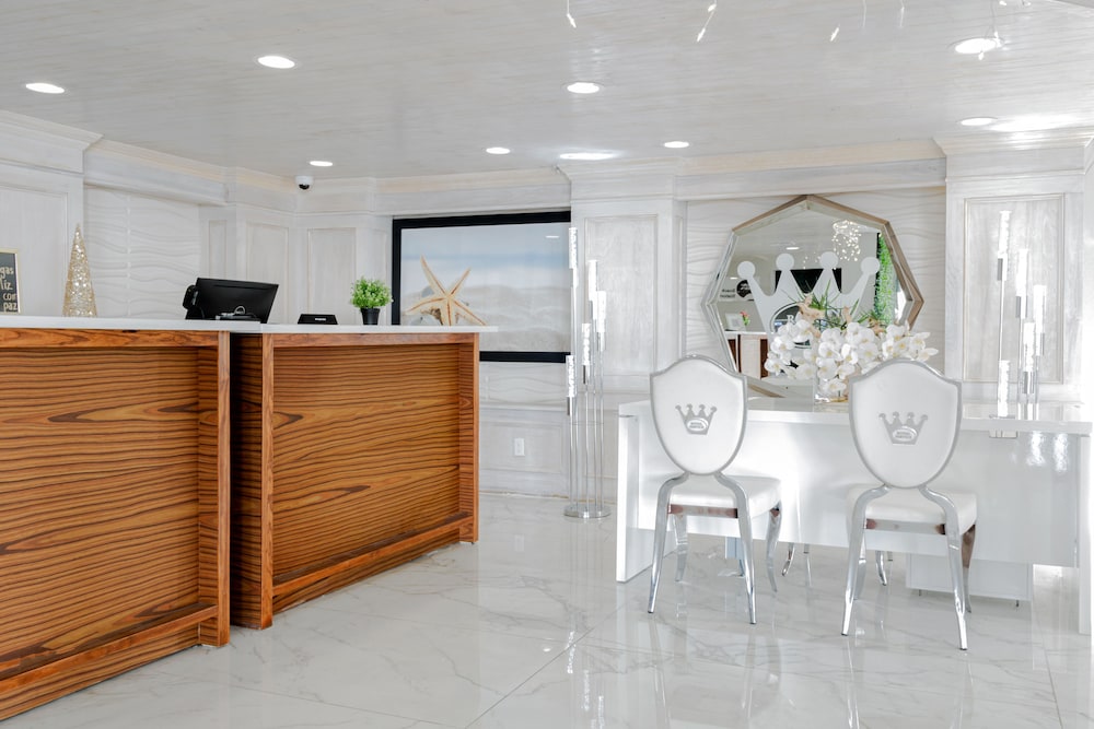 Palazzo Lakeside Hotel 6/50