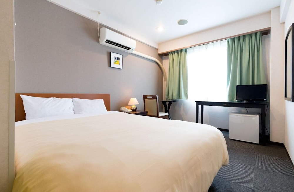 Hotel Yutaka Wing 8/19