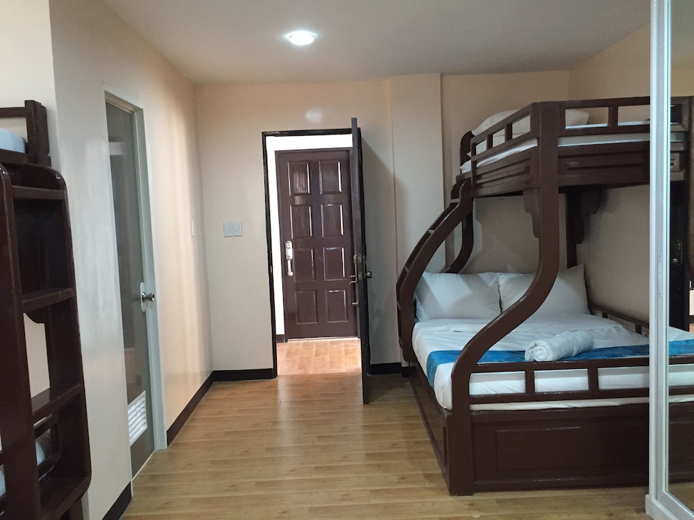 Skylodge Resort 6/50