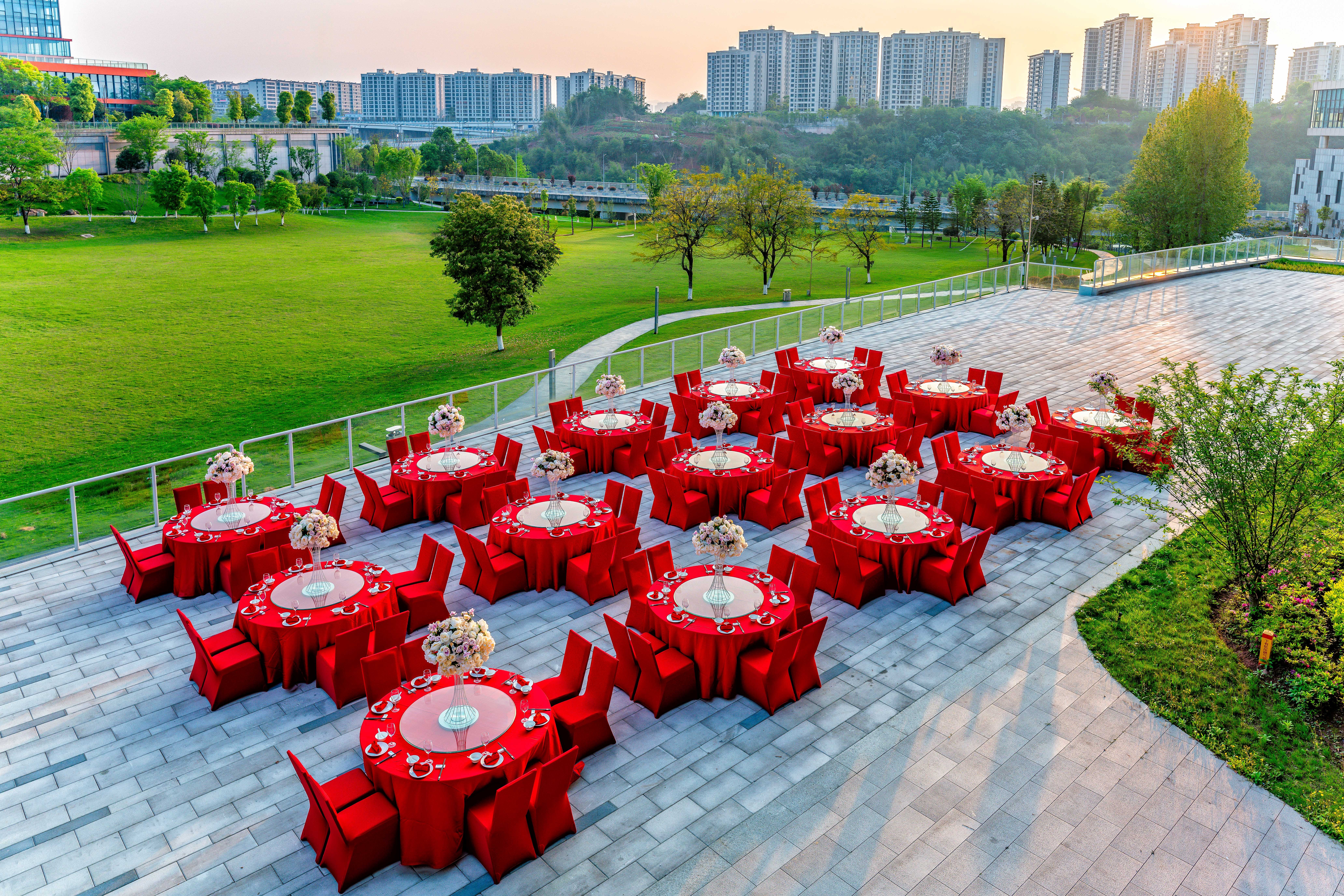 Holiday Inn Chongqing Data Valley 53/59