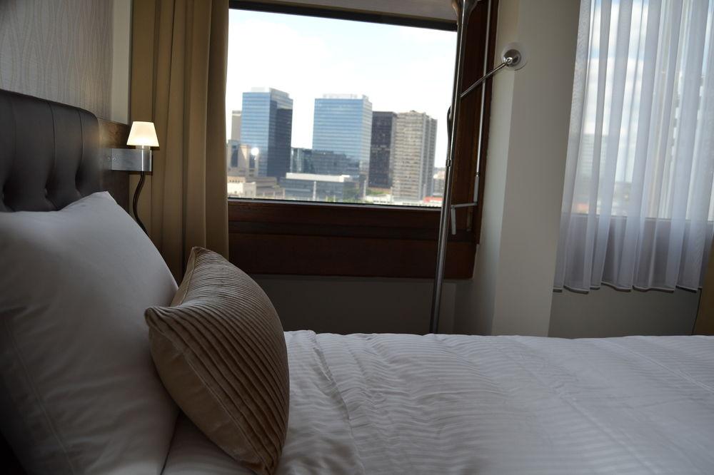 The Helmet Hotel 27/34