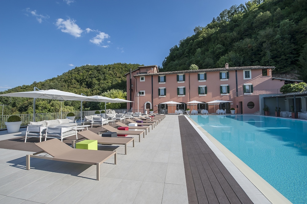 La Reggia Sporting Center Hotel 54/56