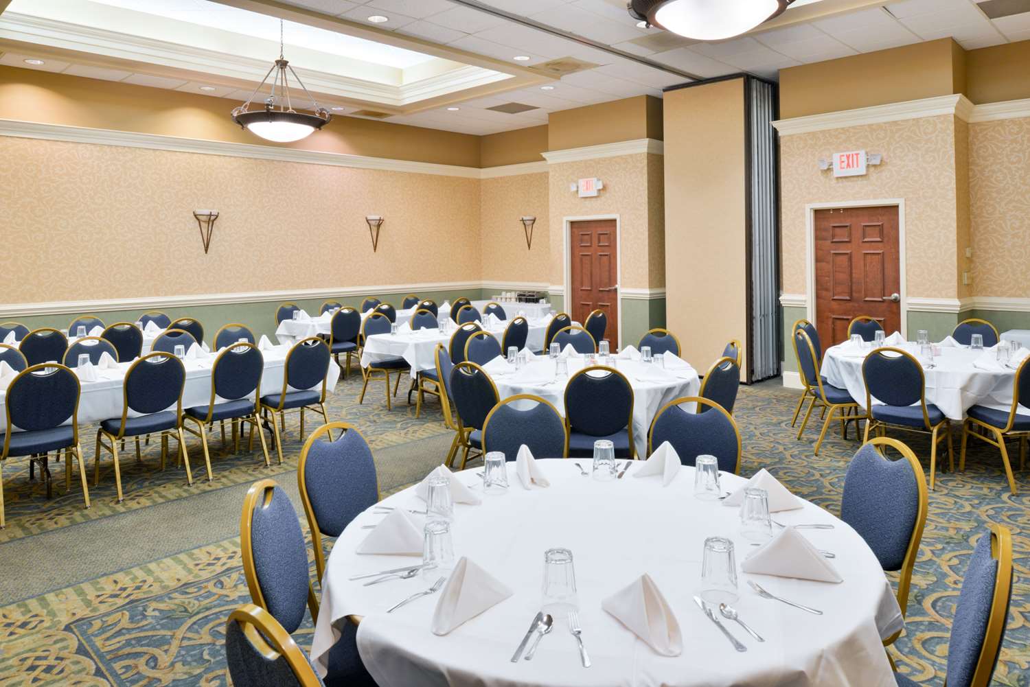 Dutch Inn Hotel 18/22