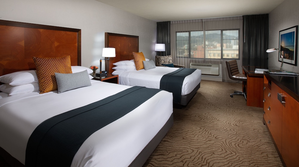 DELUXE, 2 QUEEN BEDS