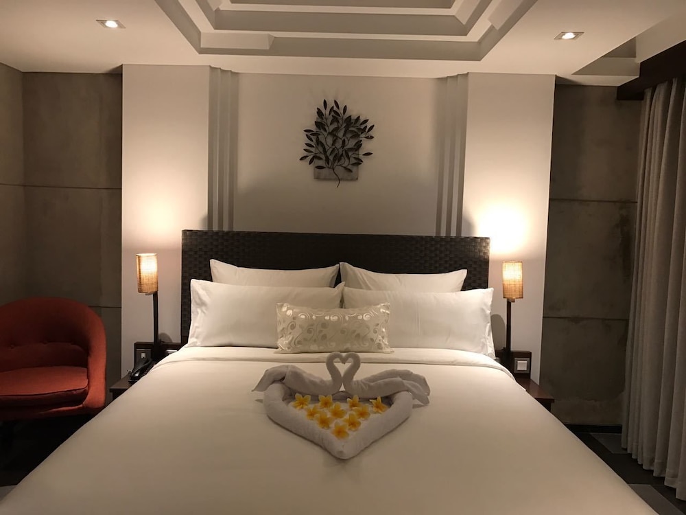 Anshel Hotel 11/45