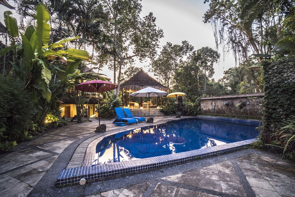 Gajah Biru Bungalows 45/50