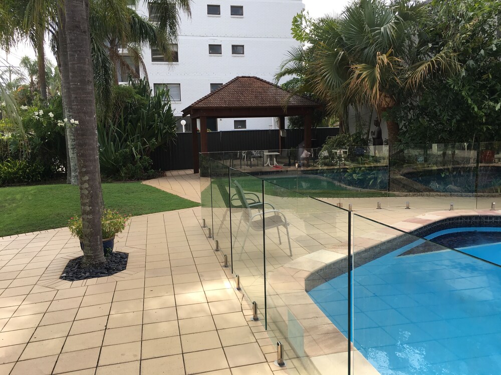 Burleigh Palms Holiday Apartments 9/75