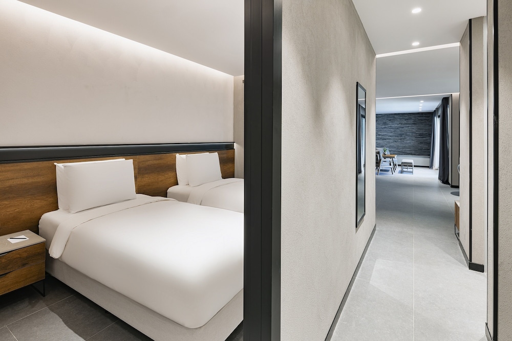 Family Suite, Twin Beds, King Bed, Garden View, Garden Area