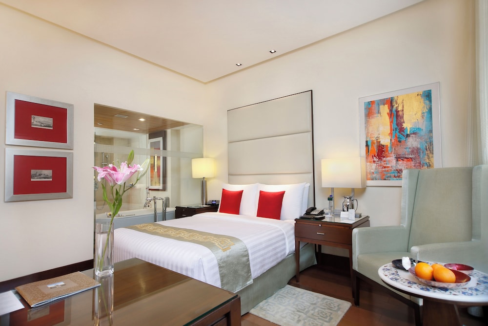 Room, King Bed, Bay View 3/4