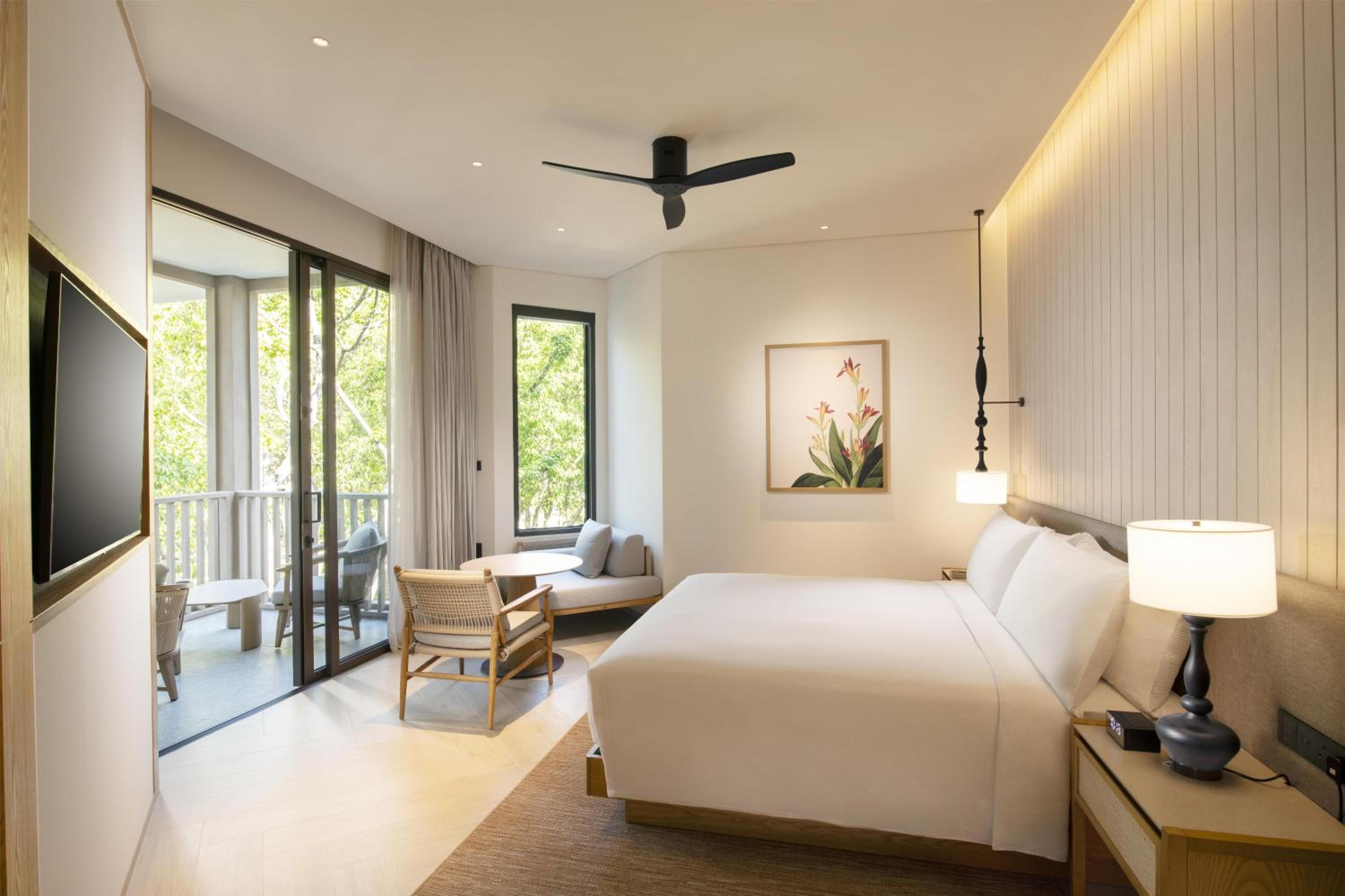 غرفة بسرير كينج بشرفة بإطلالة، Hilton Burau Bay Langkawi Resort 2/9