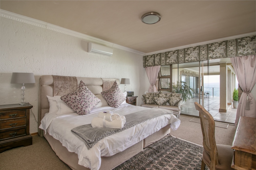 ROOM 2, SUPERIOR