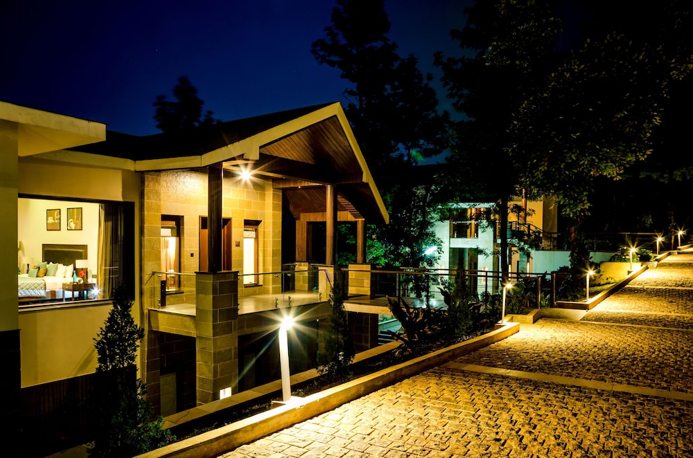 Trivik Chikmagalur 3/50