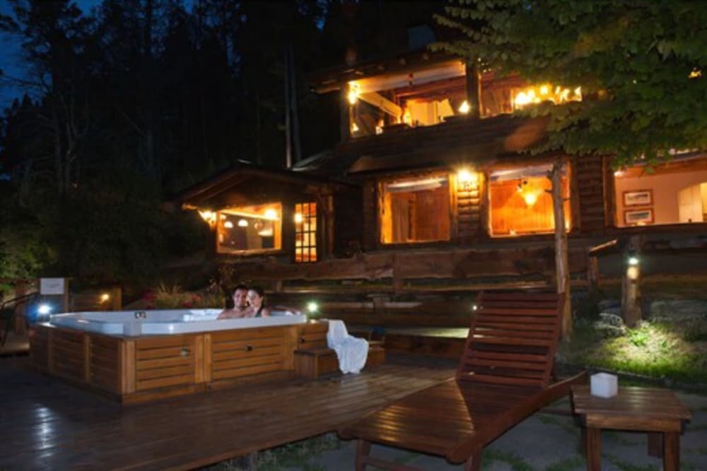 PAILAHUE LODGE & CABANAS 4/80
