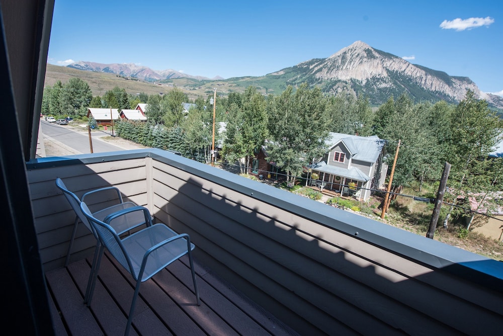ELK MOUNTAIN LODGE 10/61