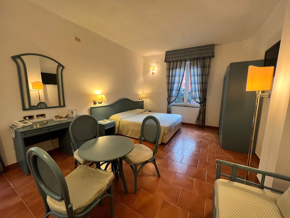 HOTEL CLELIA 32/38