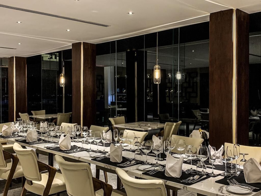 Regal Reseau Hotel & Spa 30/40