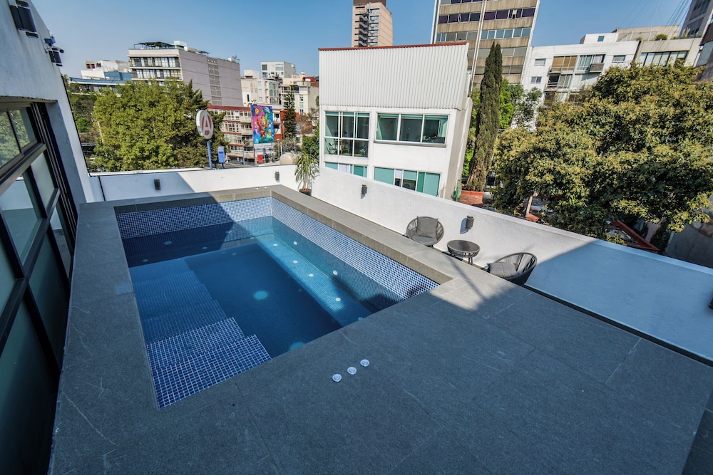 The Sterling Condesa 25/50