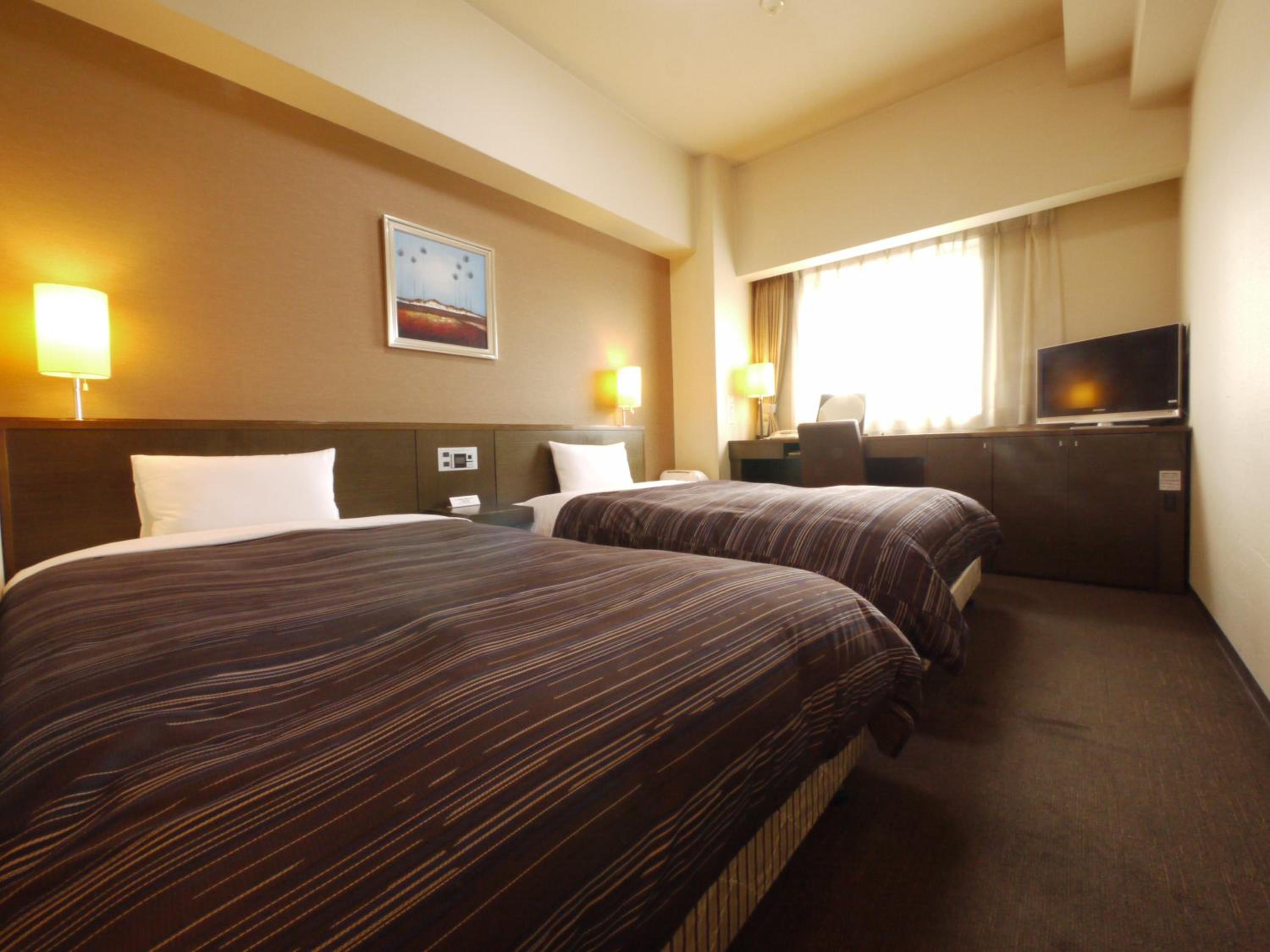 Room, Twin Beds, Electronic Cigarette Only