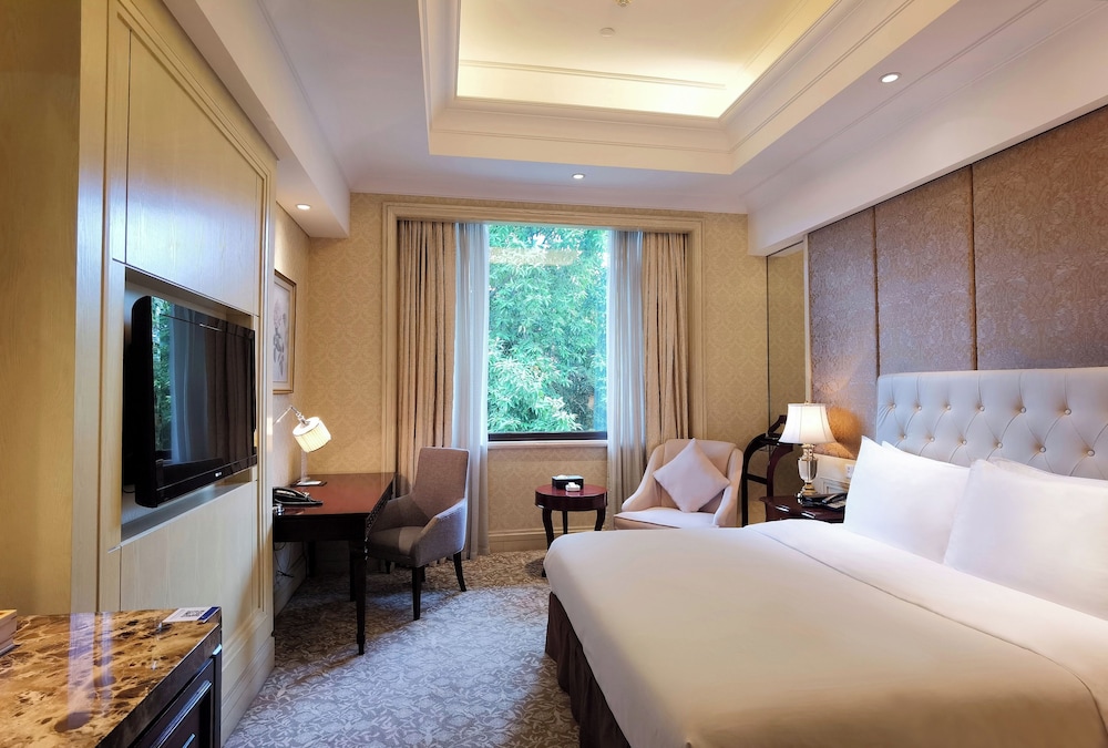 SUPERIOR, KING BED, GARDEN VIEW