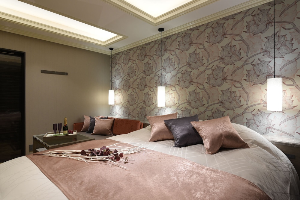 SUPERIOR, DOUBLE BED, SMOKING