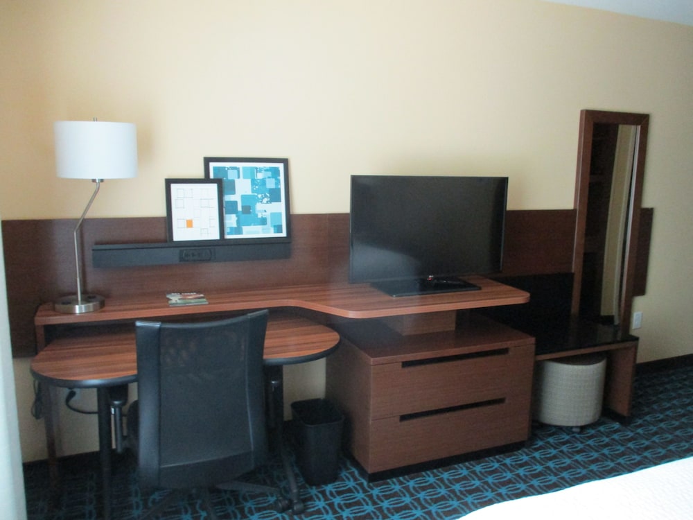 Fairfield Inn Suites Fremont 42/44