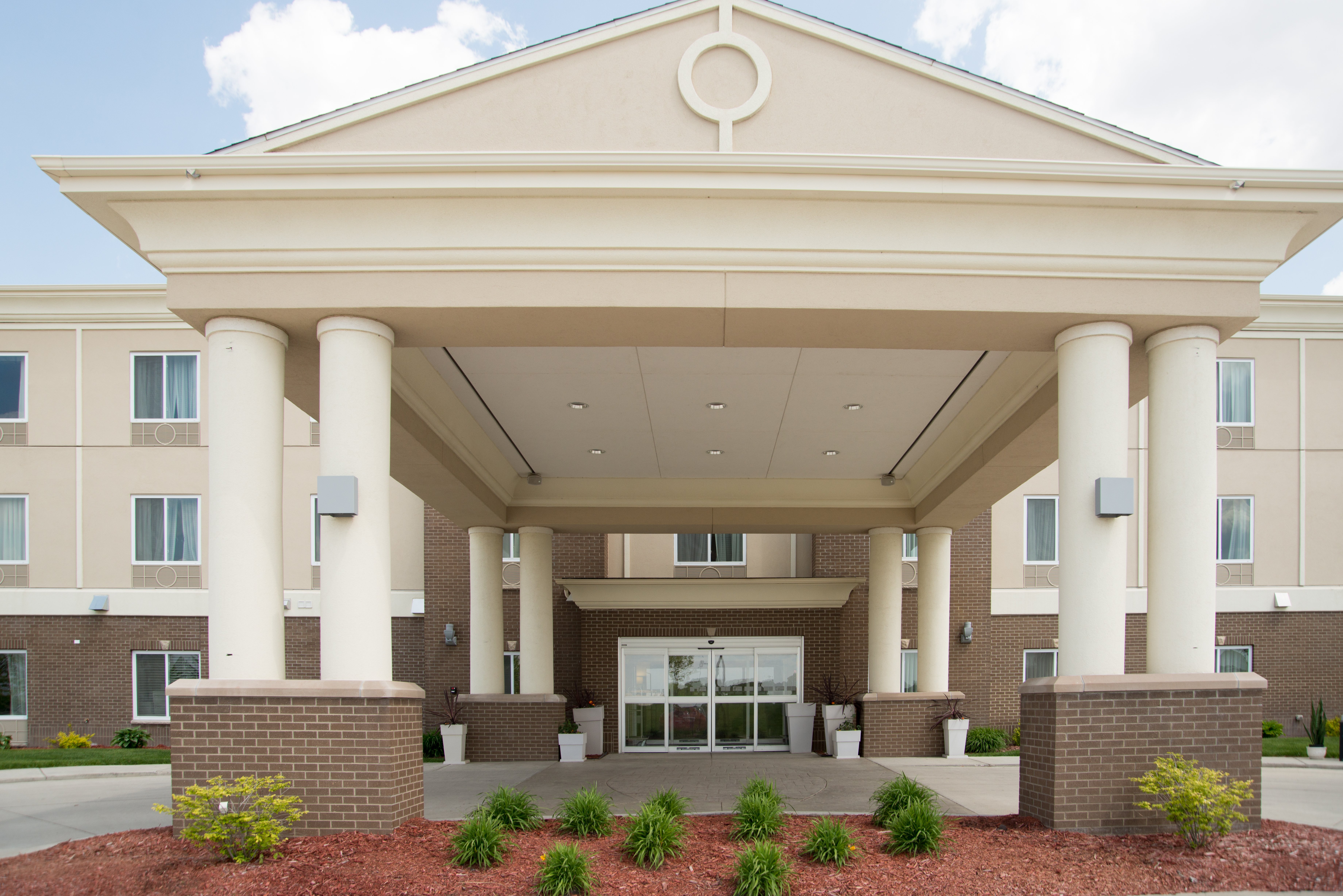 HOLIDAY INN EXPRESS HOTEL & SUITES ALBERT LEA - I-35 4/59