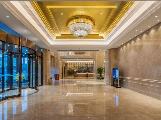 Wyndham Garden Wuxi Huishan 8/32