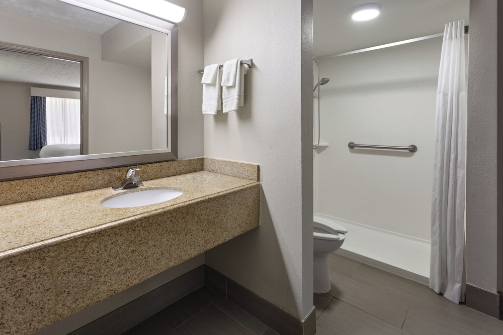 غرفة قياسية بسريرين كوين للمدخنين، Days Inn by Wyndham Douglasville-Atlanta-Fairburn Road 8/10