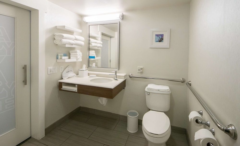 Hampton Inn Lakeland 9/44