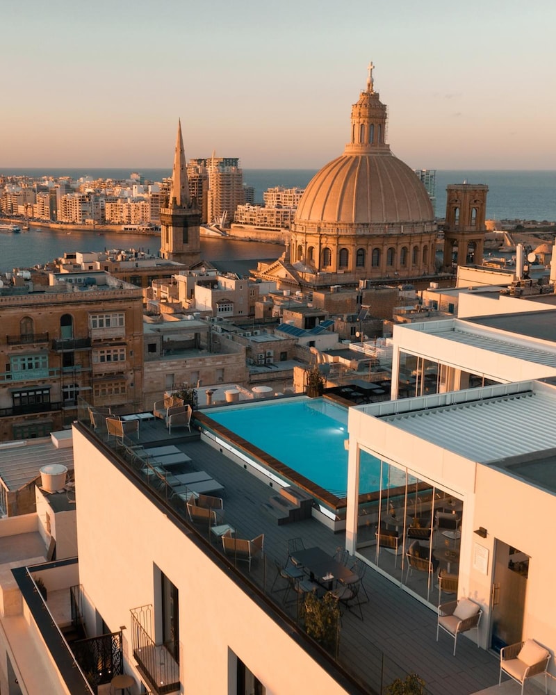 EMBASSY VALLETTA 60/63