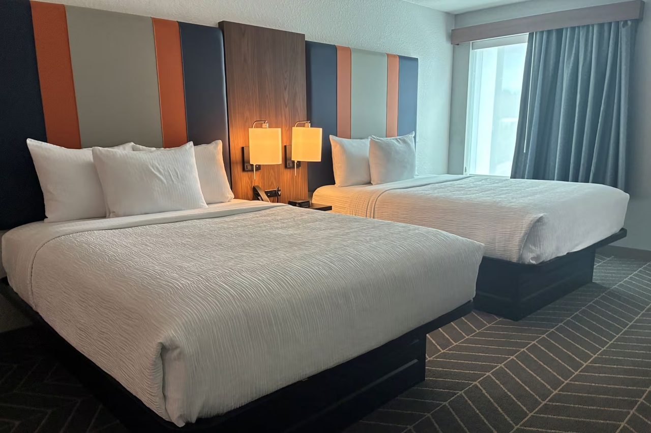 La Quinta Inn & Suites by Wyndham Auburn 12/20