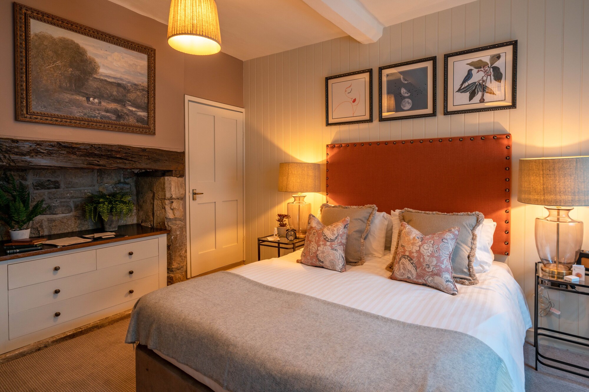 ROOM, KING BED, PRIVATE BATHROOM