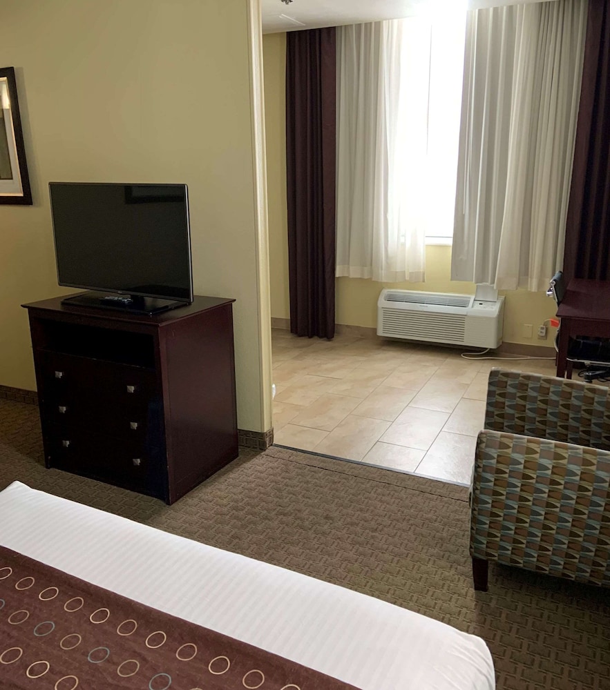 Best Western Airport Inn And Suites Cleveland 14/37