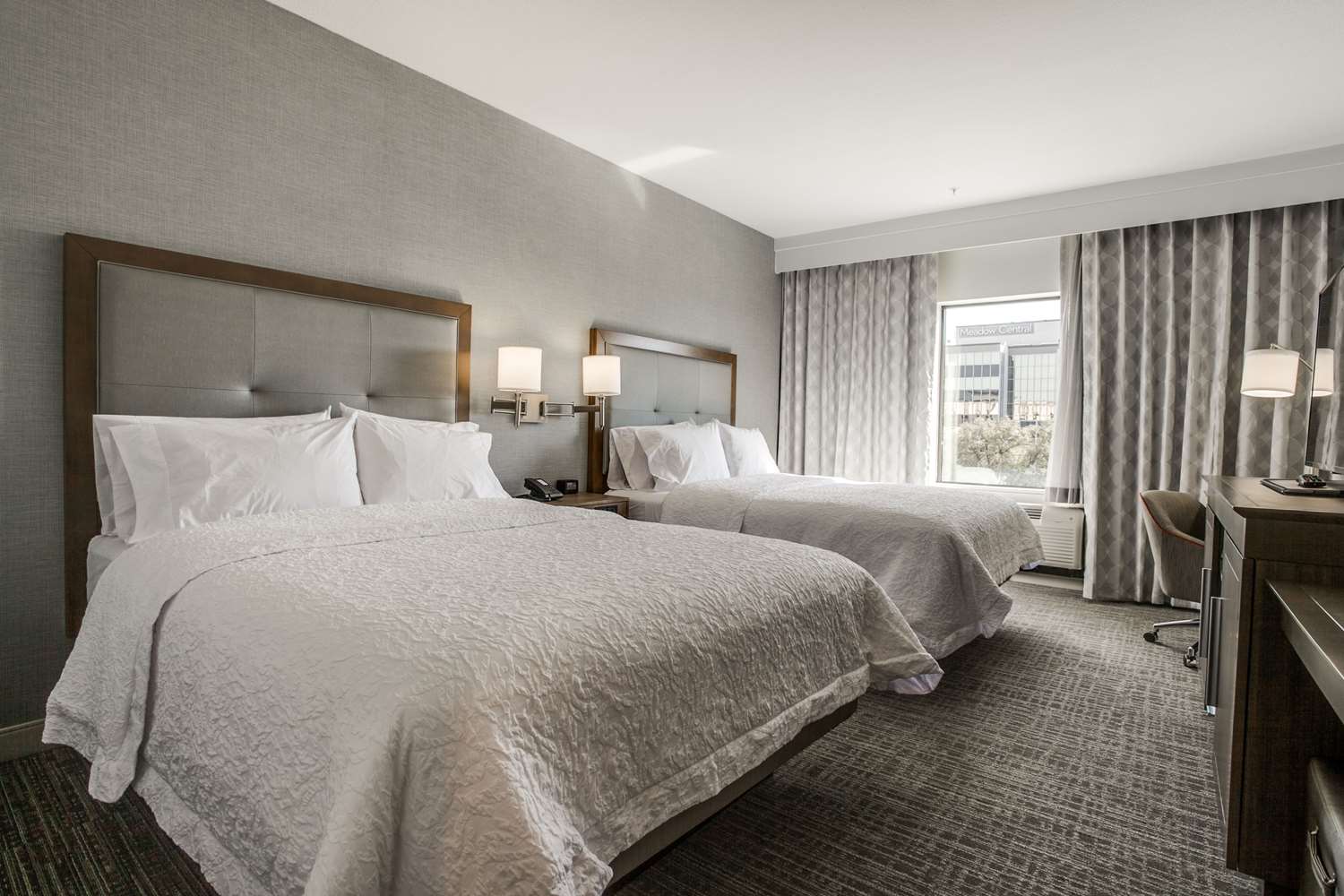 غرفة بسريرين كوين، Hampton Inn & Suites North Dallas Central Expy 2/4