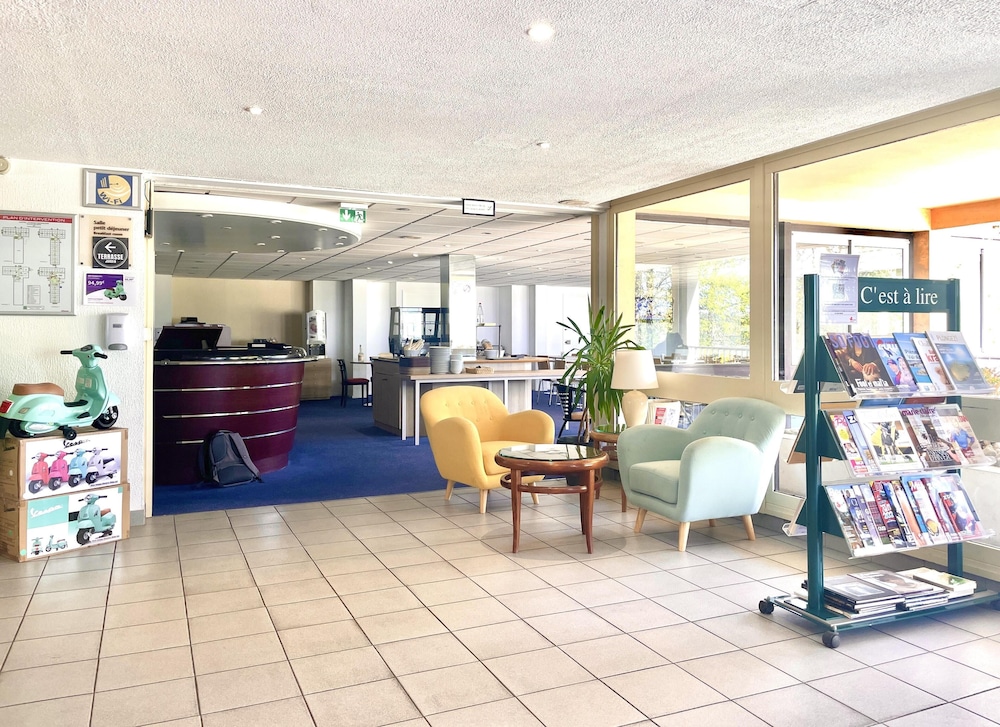 Kyriad Nemours 10/71