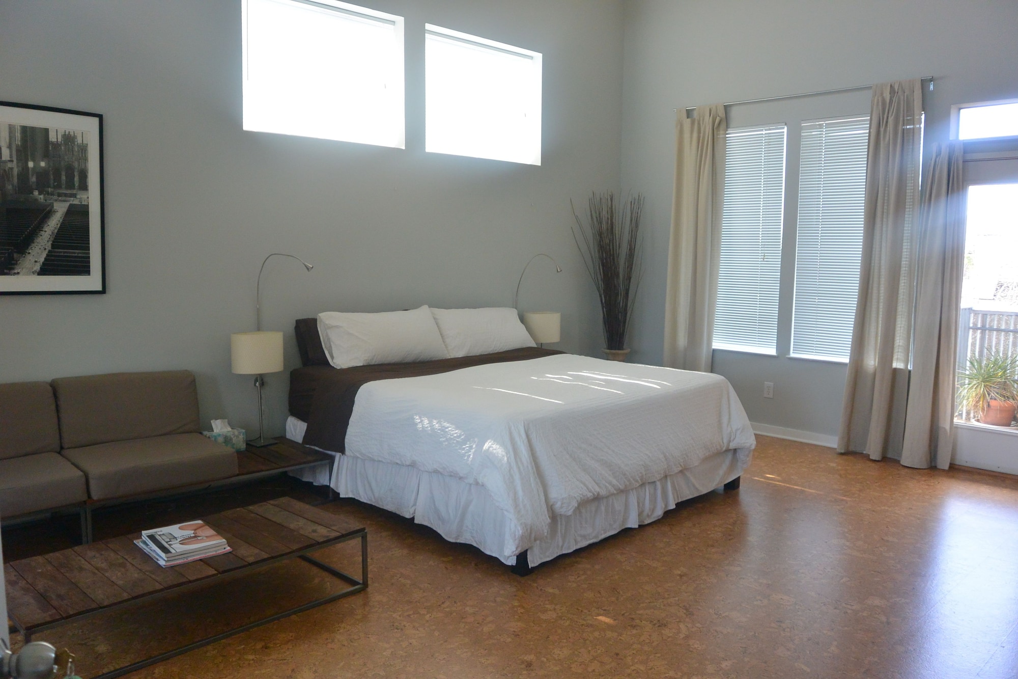 EXECUTIVE, KING BED