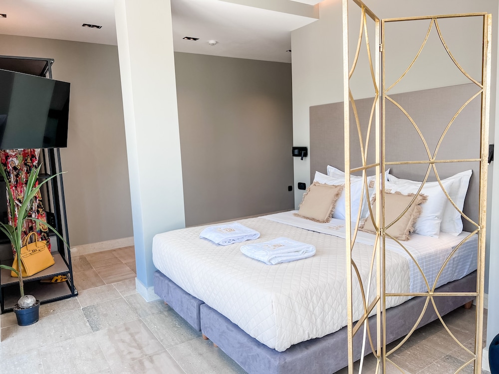 STUDIO, SUITE, QUEEN BED, ACROPOLIS VIEW
