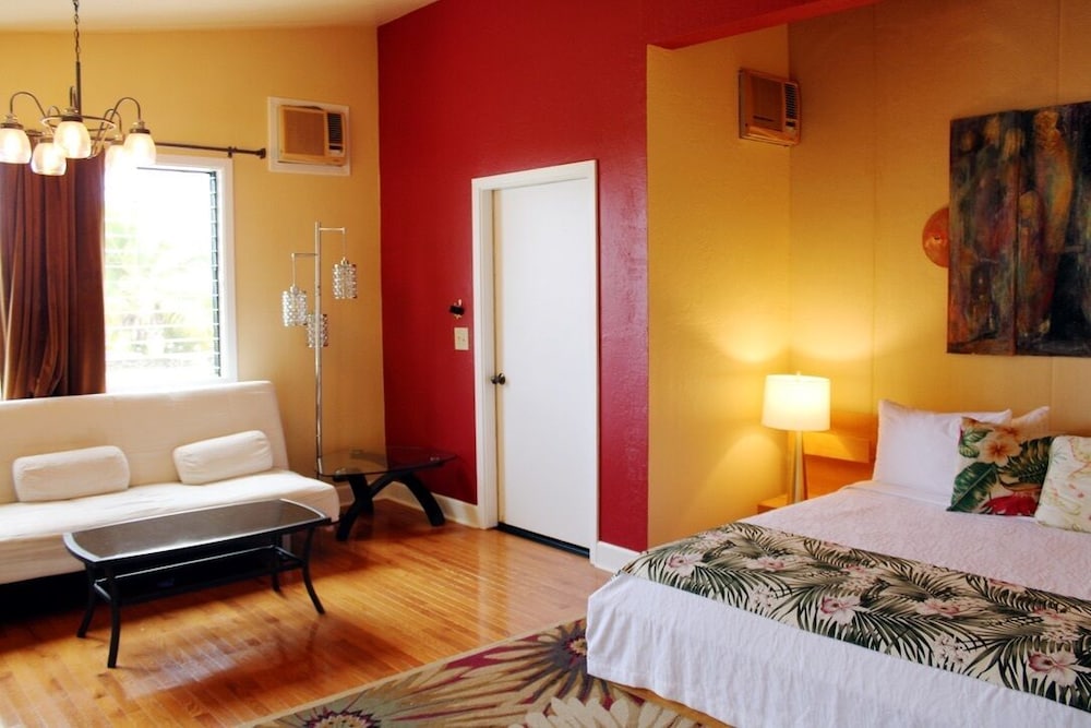 Luana Nai'a Inn 10/50