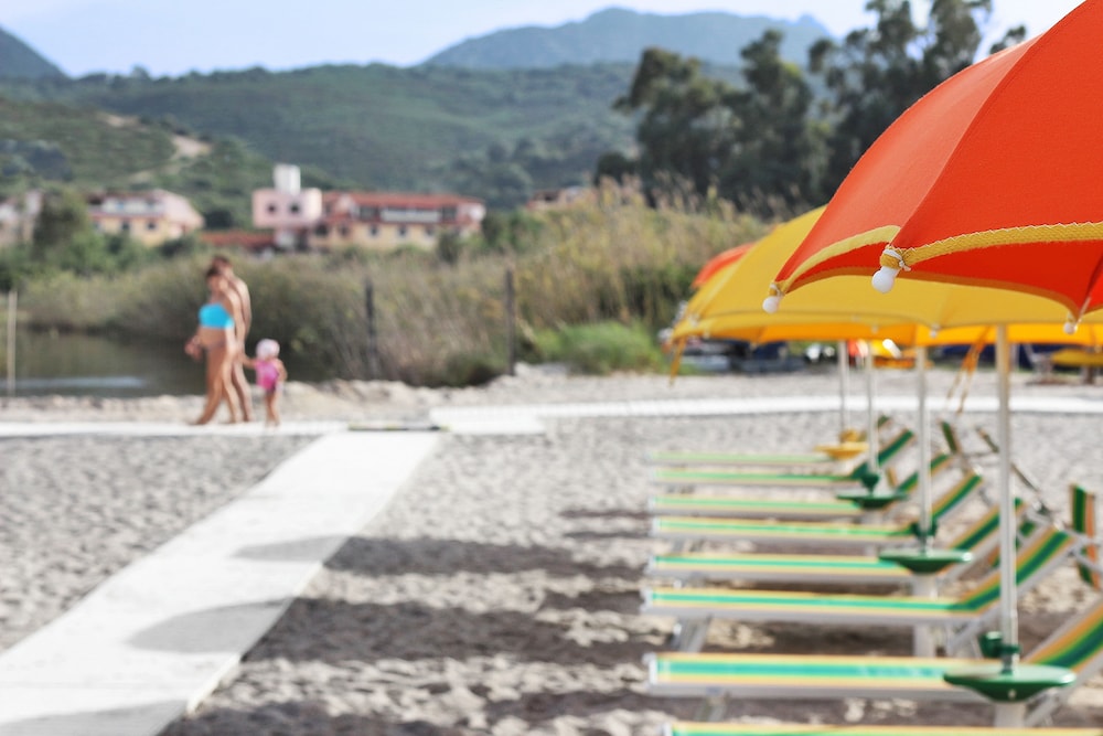 Colonna Beach Hotel 24/50