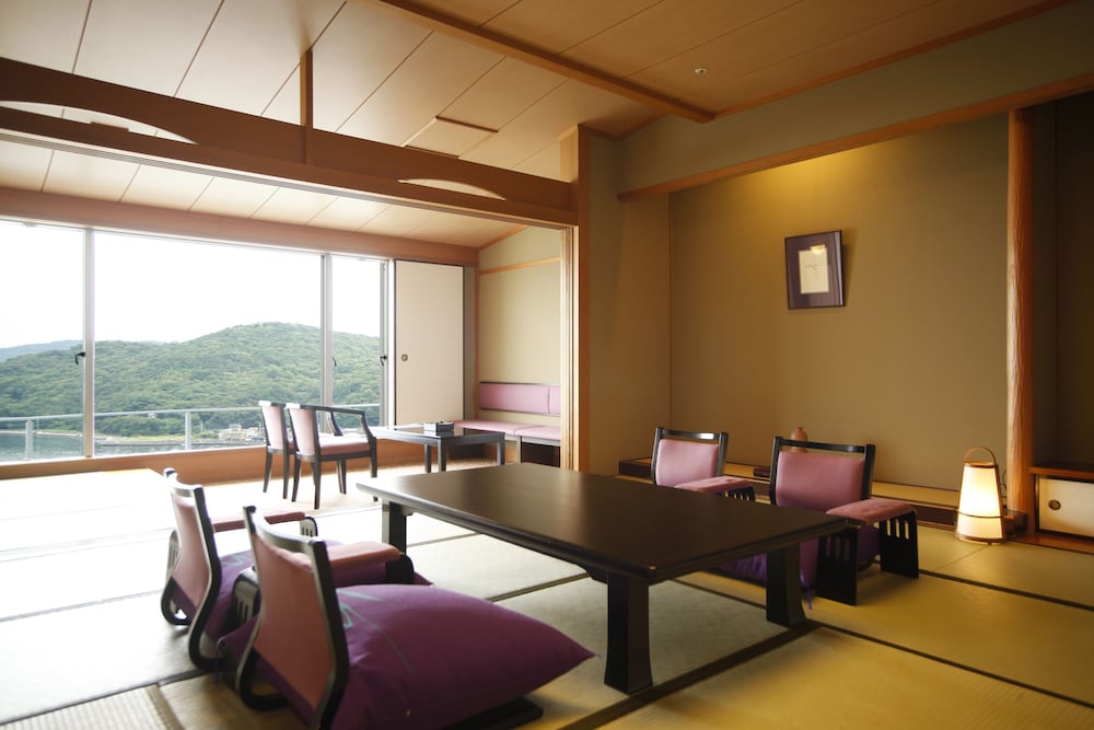 Toba Seaside Hotel 35/54