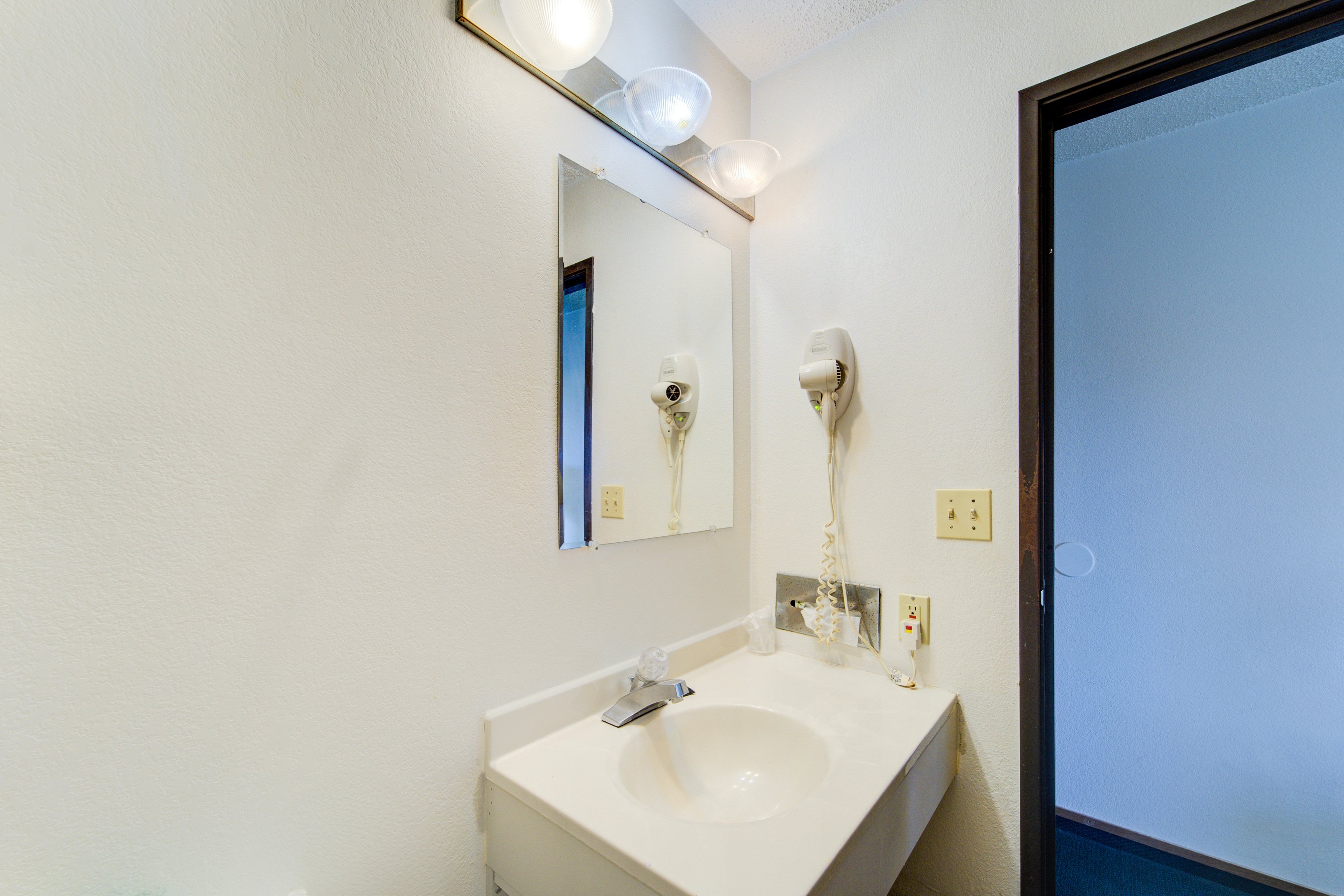 Capital O Amerihost Inn and Suites Kingdom City Hwy 54 MO 52/54