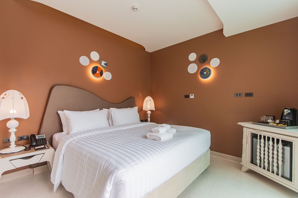 Rachabhura Hotel 18/50