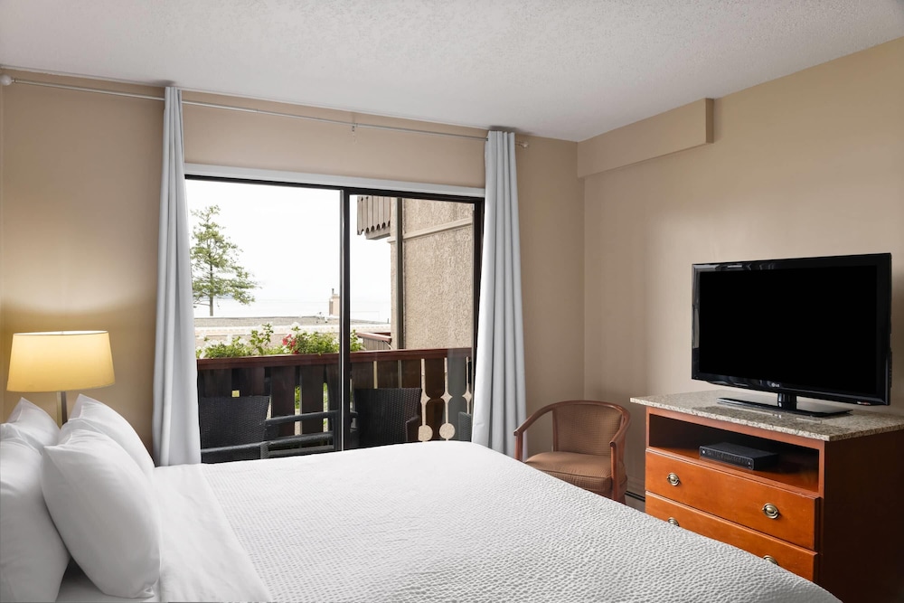Ramada by Wyndham Campbell River 11/50
