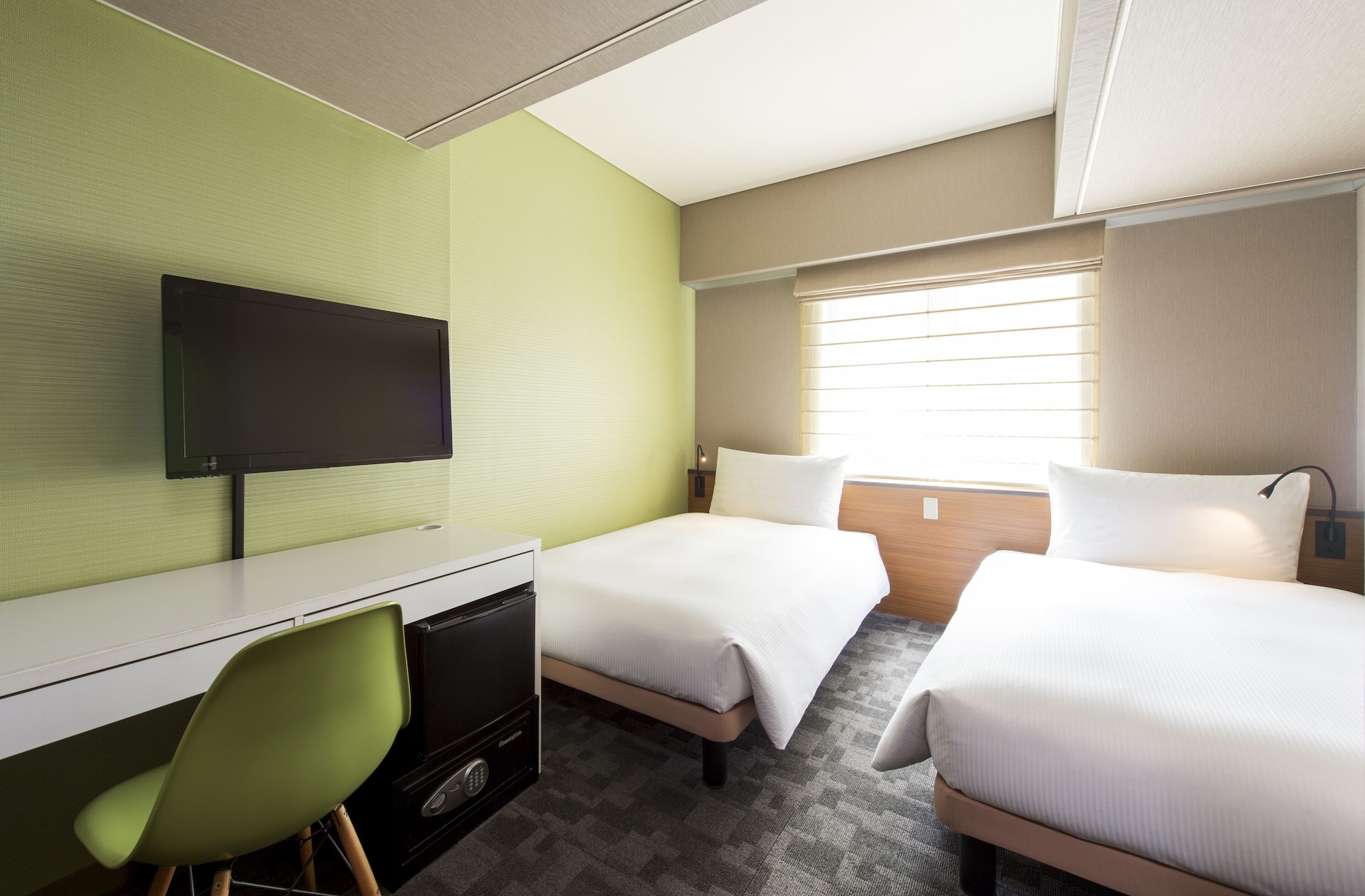 SUPERIOR, TWIN BEDS, SMOKING