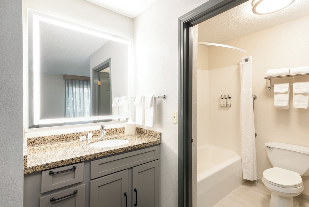 Candlewood Suites Eagan Arpt South - Mall Area, an IHG Hotel 67/68