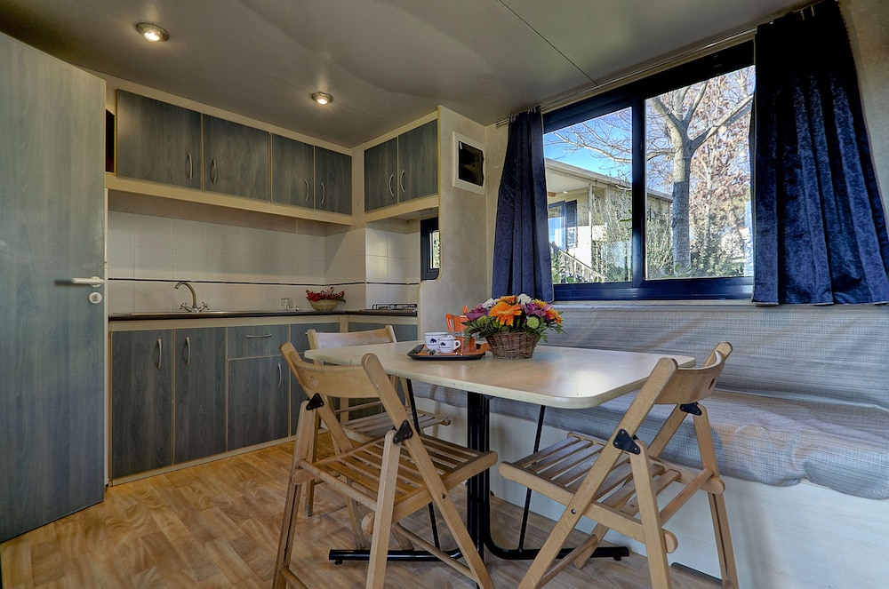 Flaminio Village Bungalow Park Campground 52/71