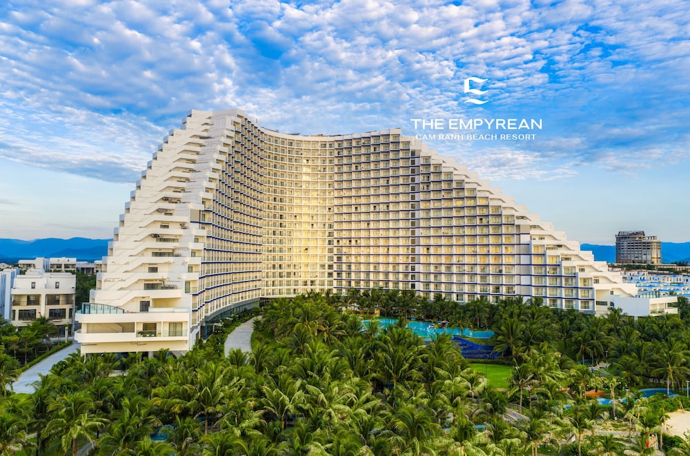 The Empyrean Cam Ranh Beach Resort 7/57