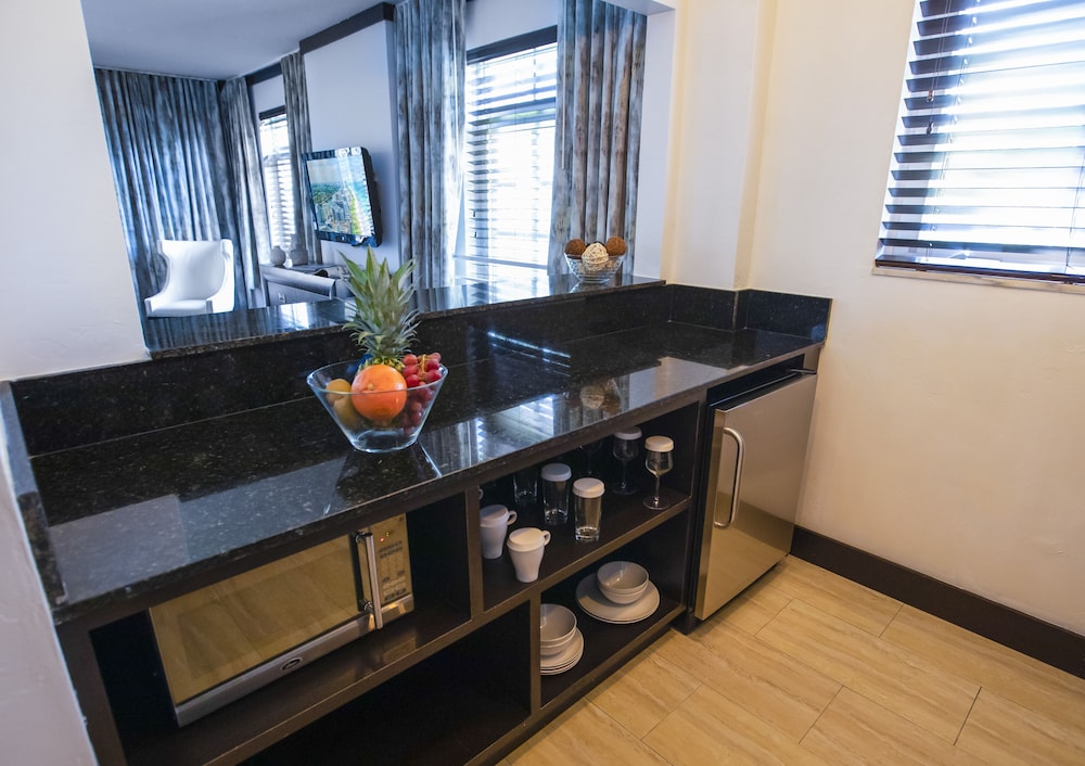 Lincoln Arms Suites 53/73